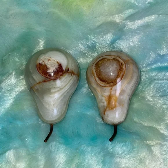 Vintage Polished Set of Stone Pears. Colorful fruit hand carved. - Picture 3 of 8